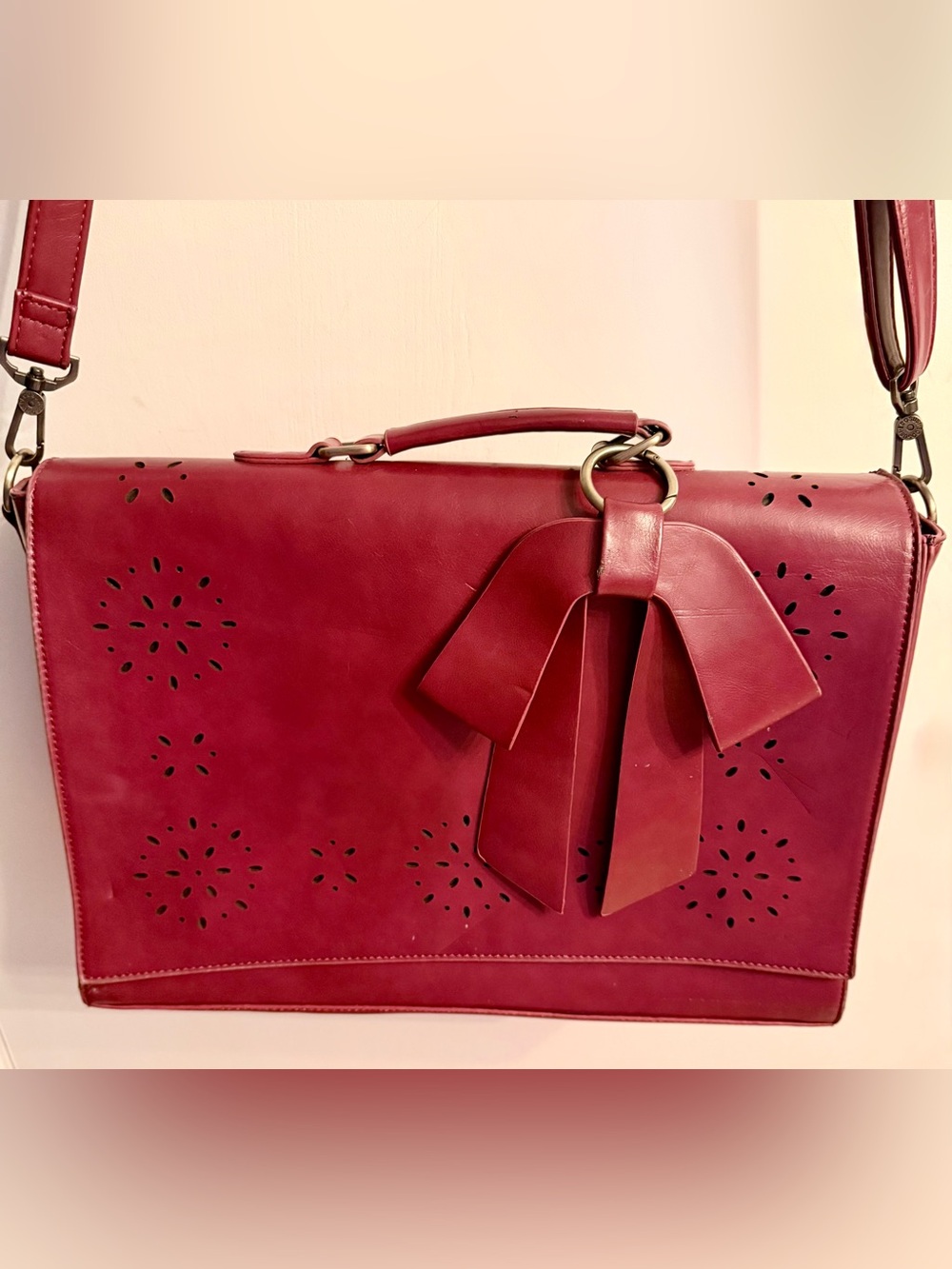 Ecosusi Vegan Leather Laptop Messenger Bag Red Burgundy Cutout Bow Briefcase - Picture 2 of 13